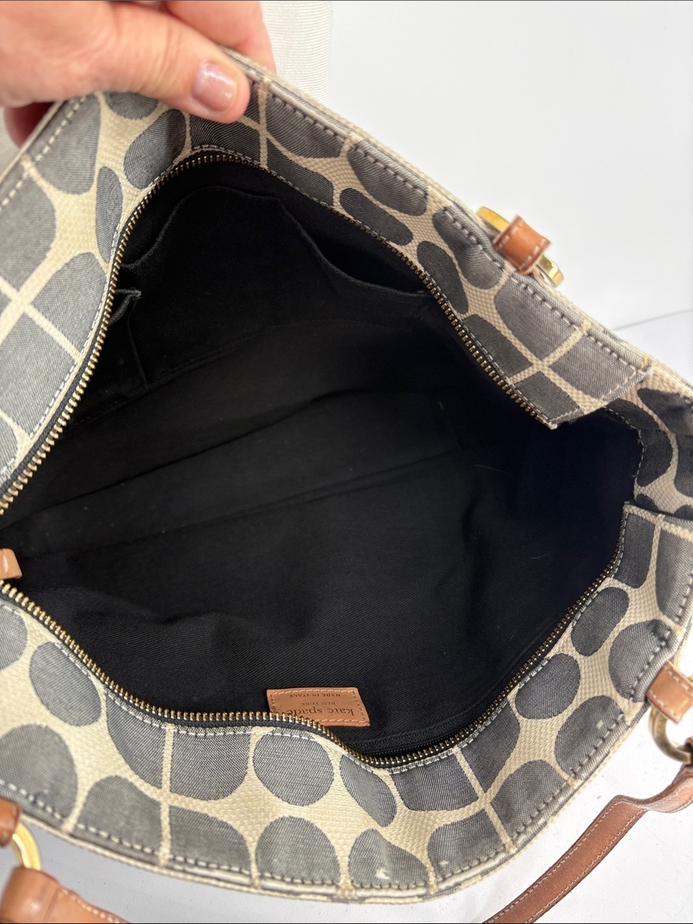 🗄️ kate spade Black & Cream Geometric Canvas Tote with Brown Leather Handles - Picture 7 of 11